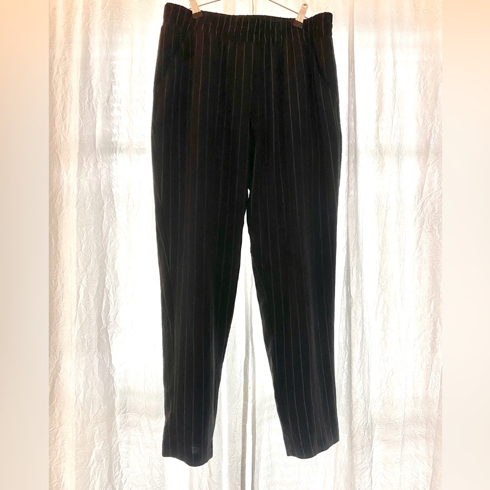 NYCC Women’s black and gray pinstripe loose-fitting dress pants